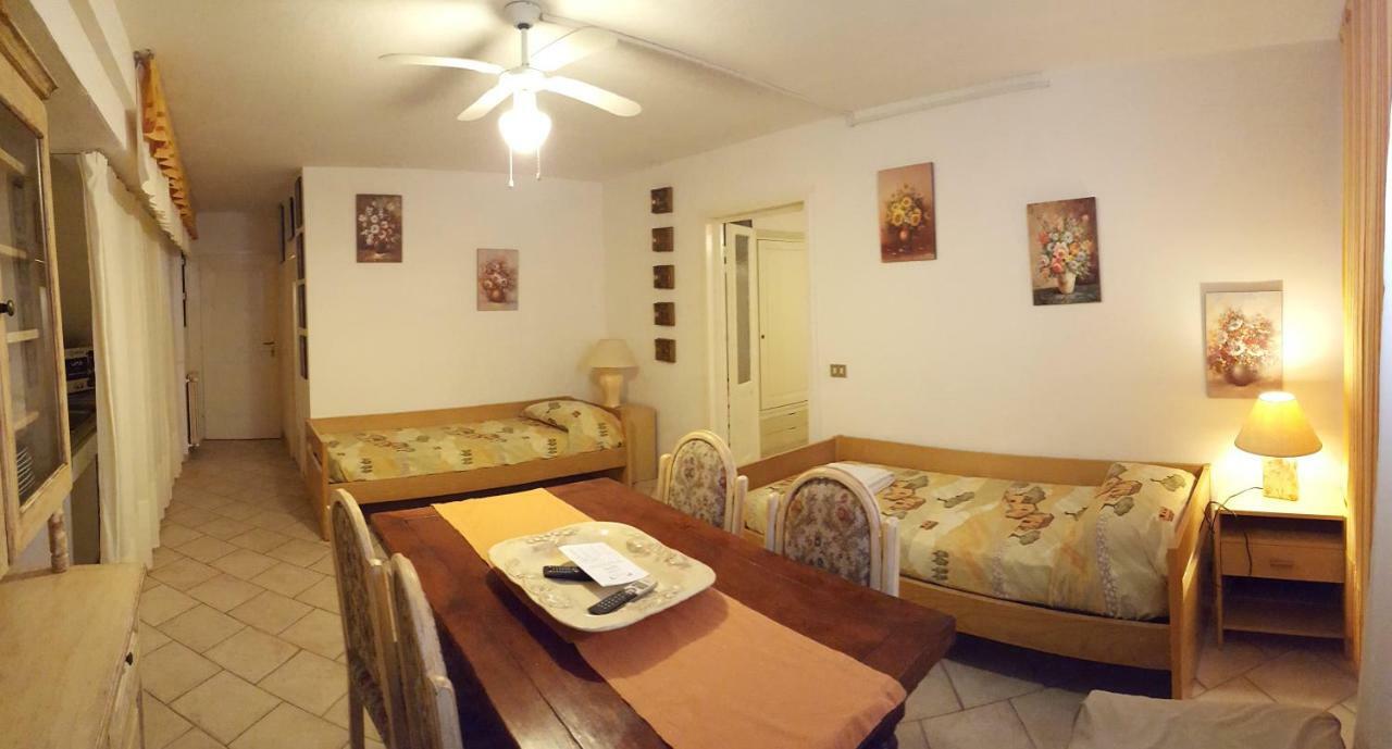 Taverna Derosas Apartamento Golfo Aranci Exterior foto